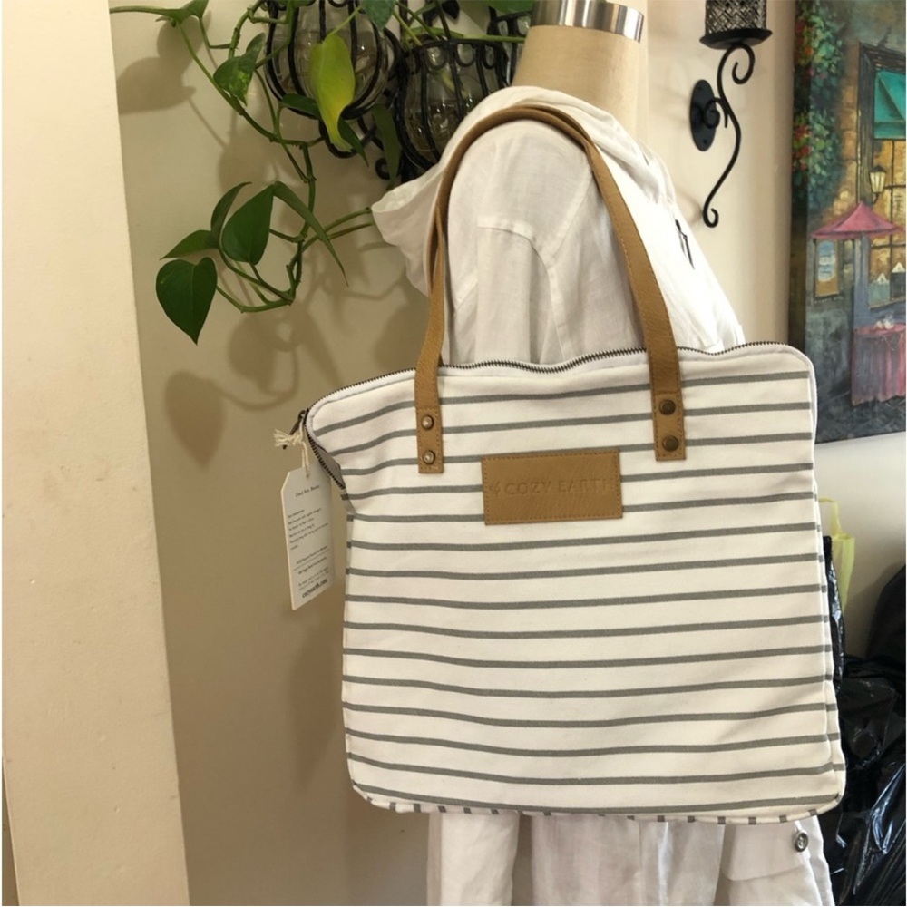 NWT Cozy Earth Striped Large Tote White/Tan leather faux Handles Shoulder Bag - Picture 2 of 9